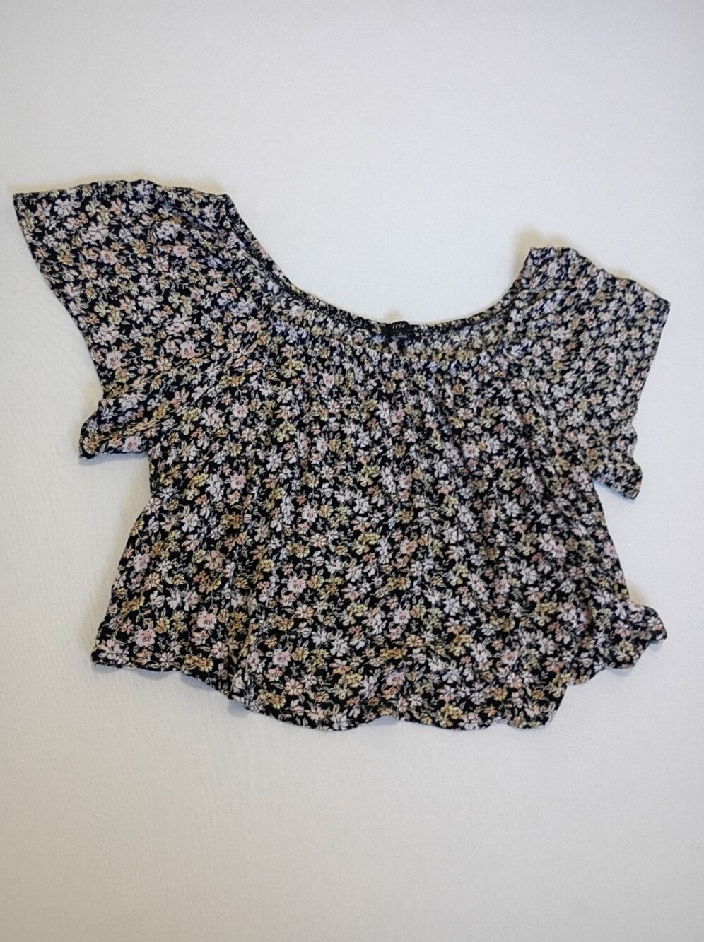 Iris Preppy Floral Crop Top Scoop Neck Blouse Black Cream Flirty Cottagecore